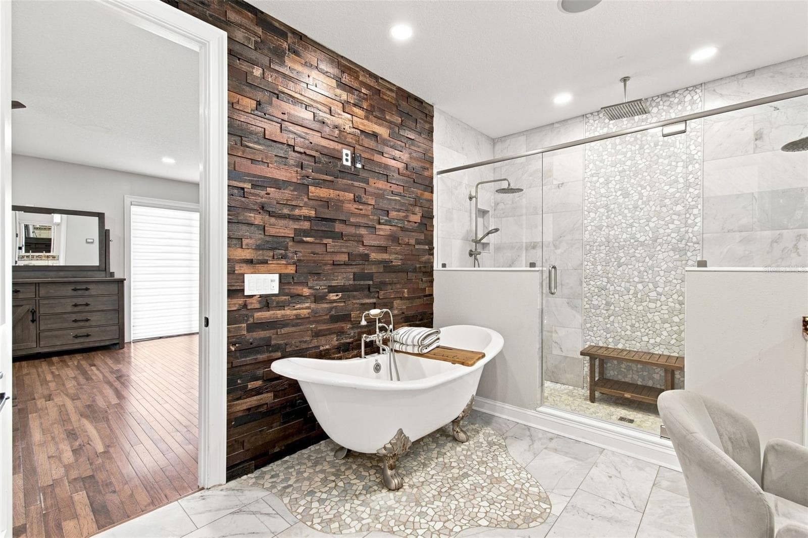 THAT ACCENT WALL AND STONE INLAW - JUST WOW! - 14122 CHESTERFIELD TRL, HUDSON