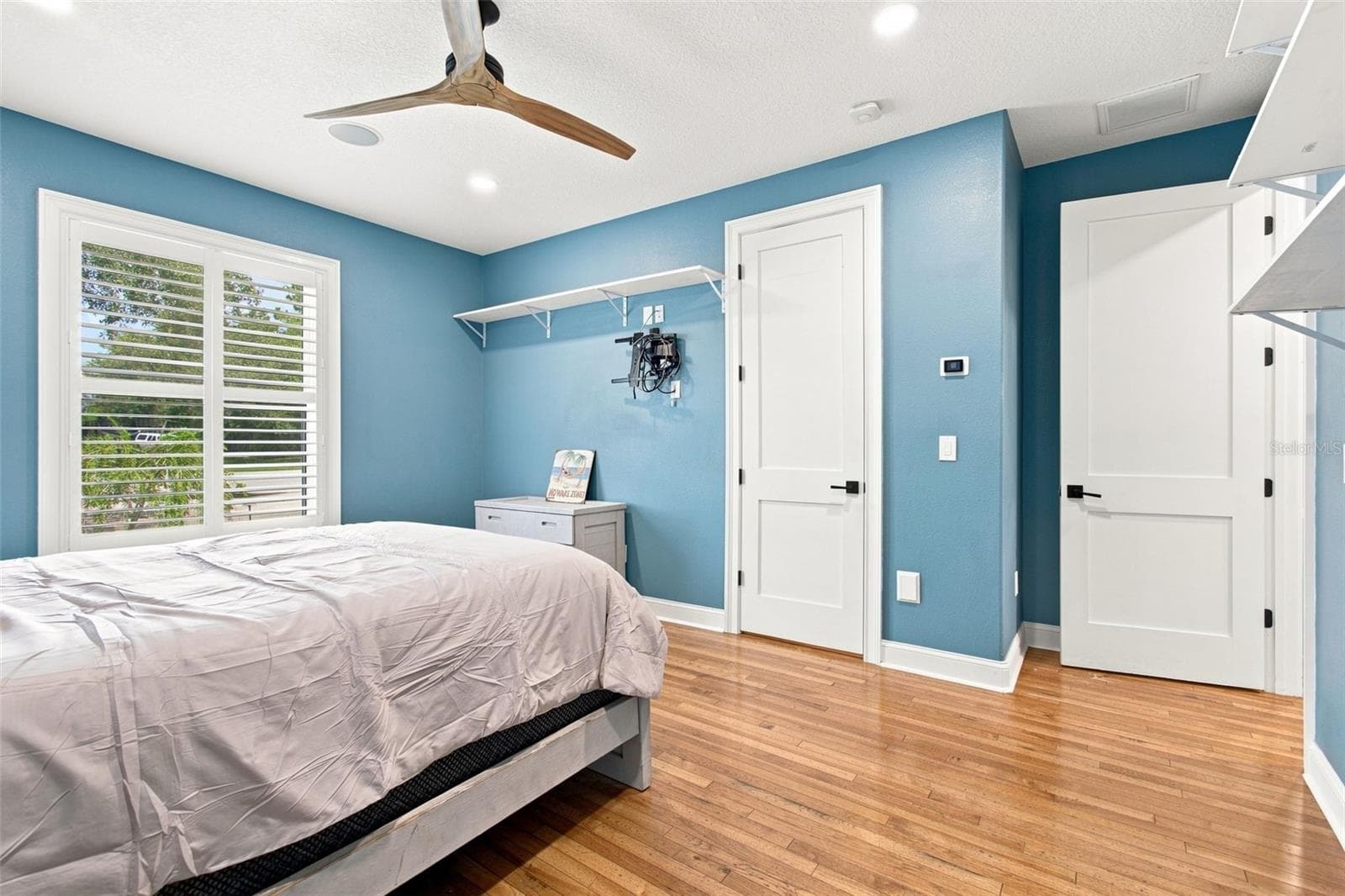 LARGE BEDROOM WITH SHELVING - 14122 CHESTERFIELD TRL, HUDSON