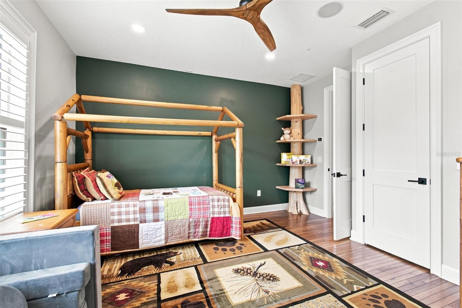 THAT TREE BOOKSHELF WAS BROUGHT ACROSS THE US AND CUSTOM MADE FROM A LIVE TREE - 14122 CHESTERFIELD TRL, HUDSON