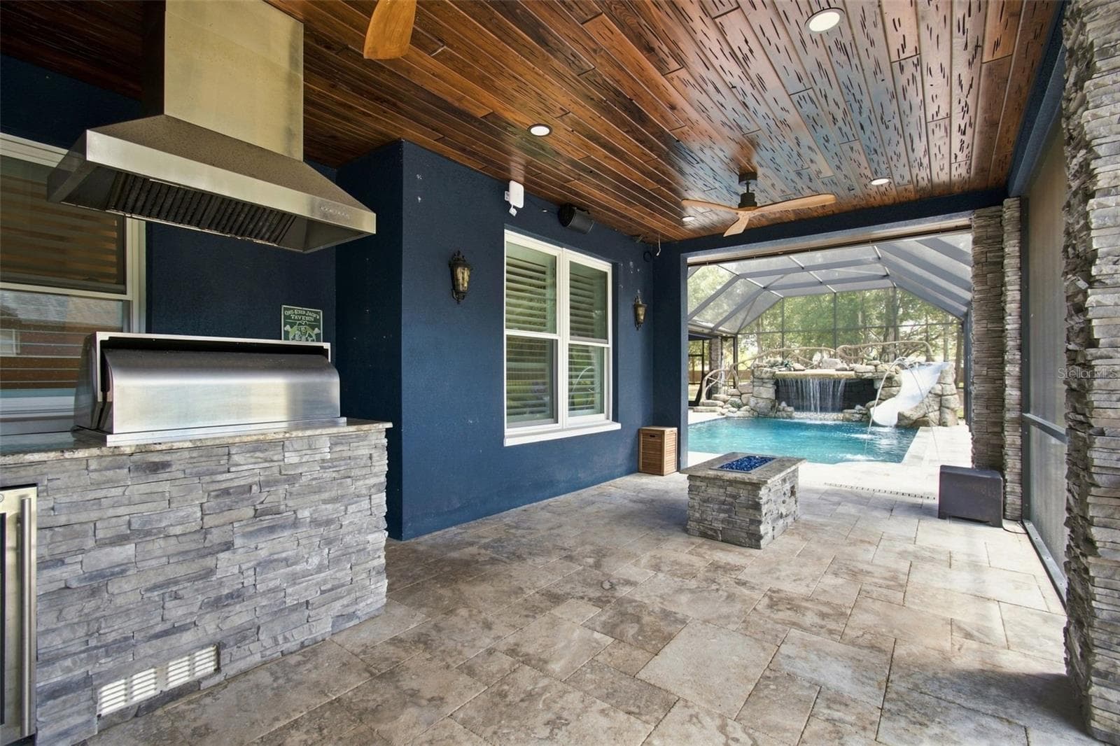 COMPLETE OUTDOOR KITCHEN - 14122 CHESTERFIELD TRL, HUDSON