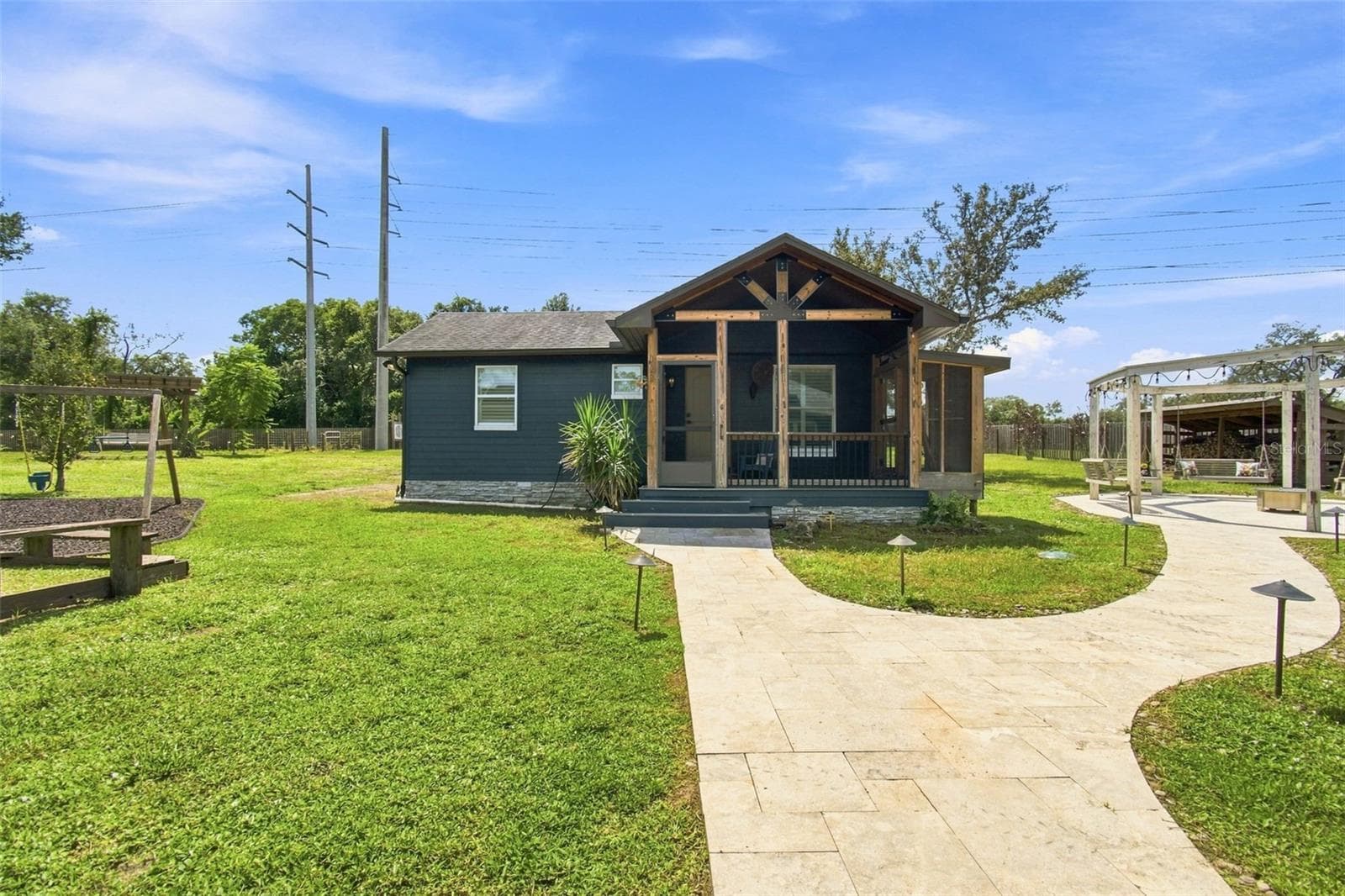 GUEST COTTAGE FIREPIT PATIO AND PLAY AREA - 14122 CHESTERFIELD TRL, HUDSON