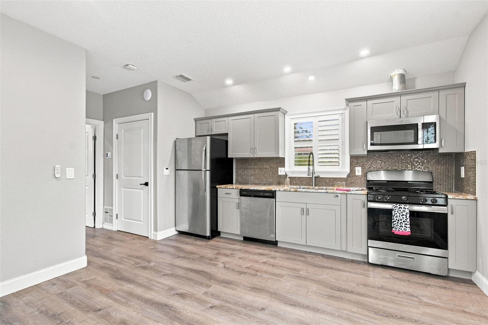 FULL KITCHEN IN GUEST COTTAGE INCLUDING D/W - 14122 CHESTERFIELD TRL, HUDSON