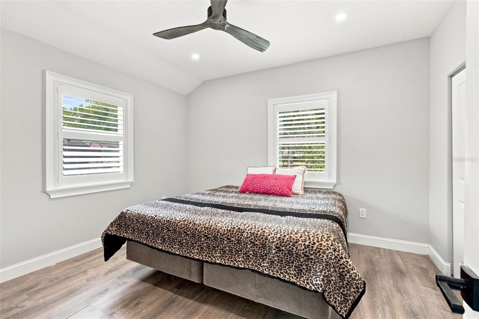 GUEST COTTAGE BEDROOM - 14122 CHESTERFIELD TRL, HUDSON