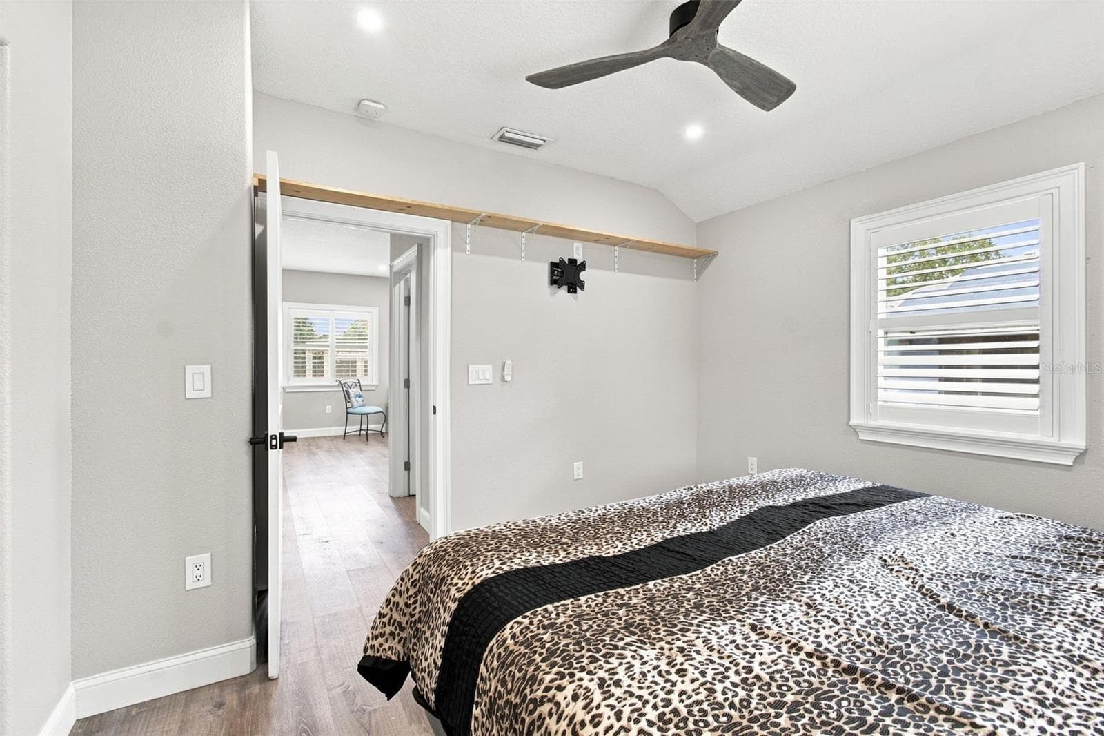 GUEST COTTAGE BEDROOM VIEW INTO LIVING AREA - 14122 CHESTERFIELD TRL, HUDSON