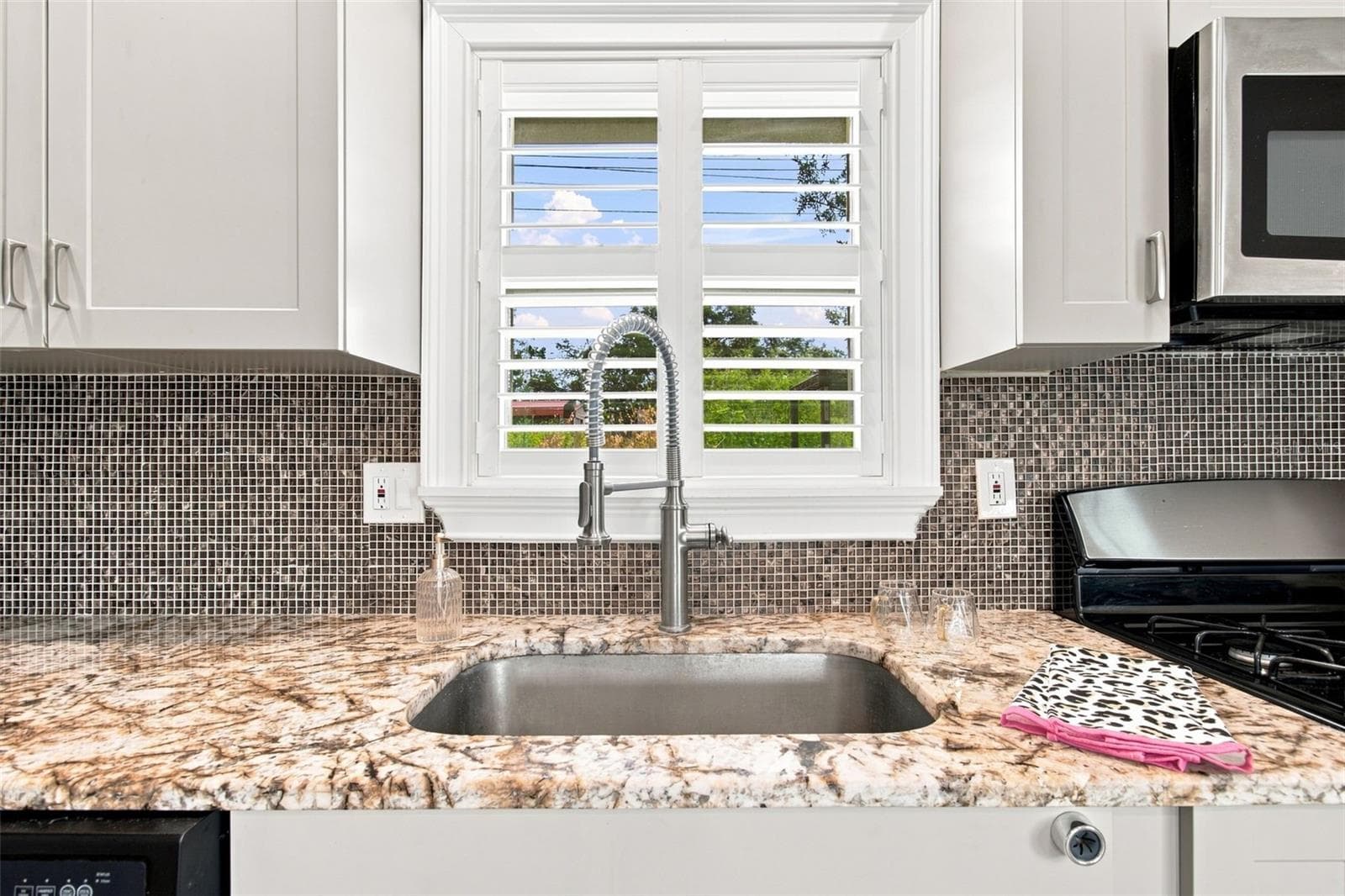 NO SHORTCUTS HERE! - 14122 CHESTERFIELD TRL, HUDSON