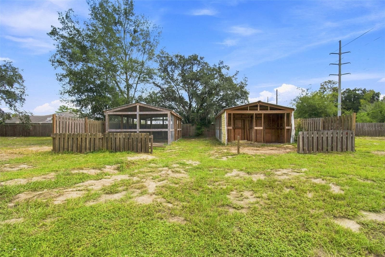 ANIMAL PENS BRING YOUR GOATS AND PIGS! - 14122 CHESTERFIELD TRL, HUDSON