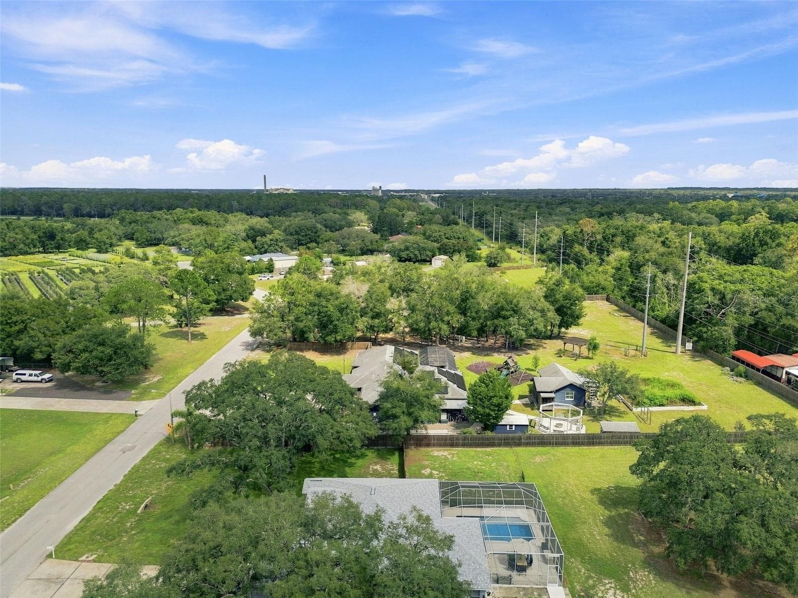 YOU COULD ACTUALLY LIVE HERE AND NOTICE THE SOLAR PANELS FOR ELECTRIC!!! - 14122 CHESTERFIELD TRL, HUDSON
