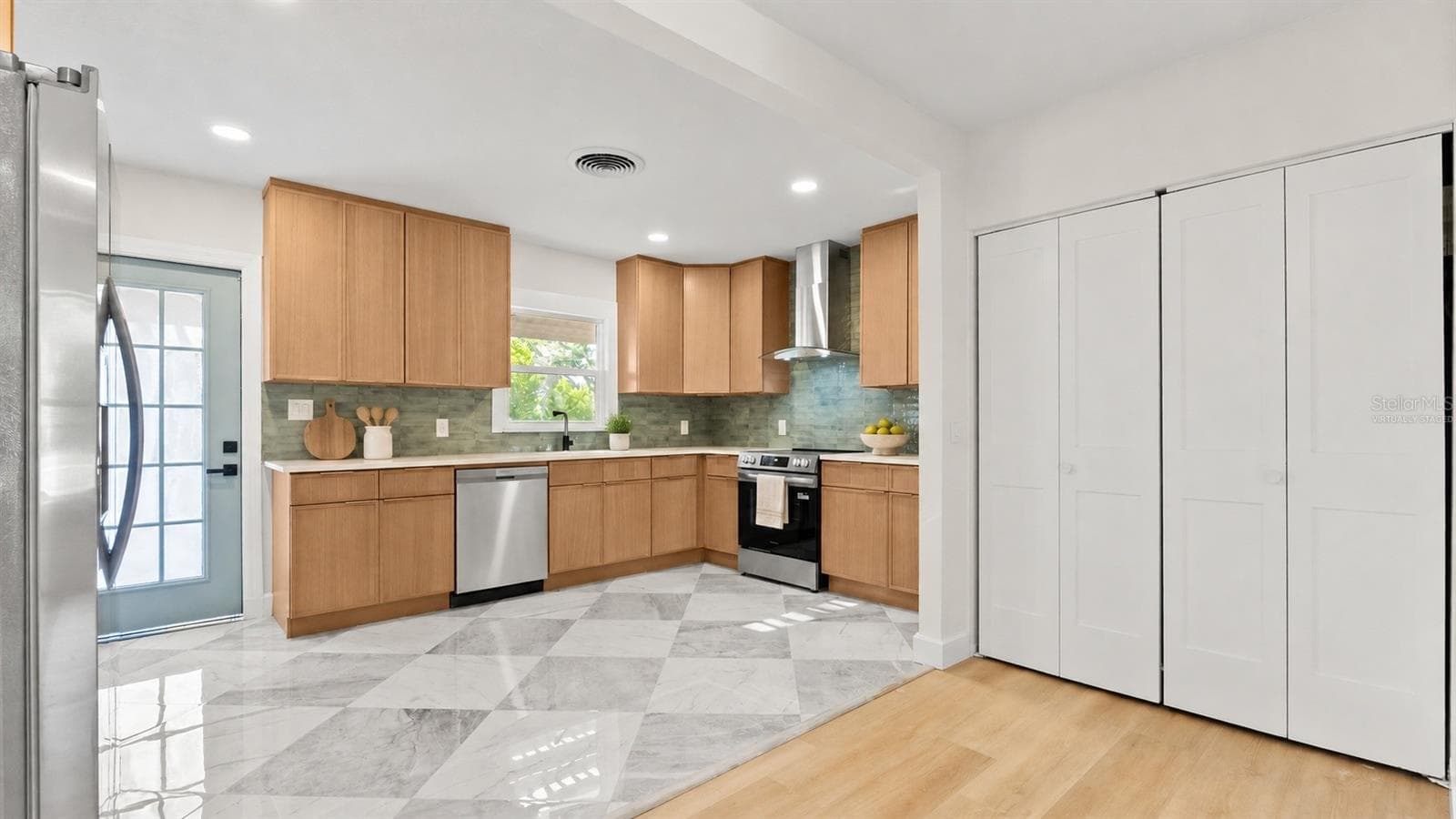 Virtually Staged - 408 ORANGEVIEW AVE, CLEARWATER