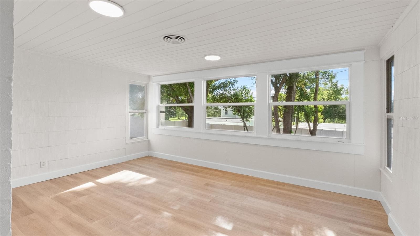 Single Family Residence at 408 ORANGEVIEW AVE, CLEARWATER, photo 31 of 34