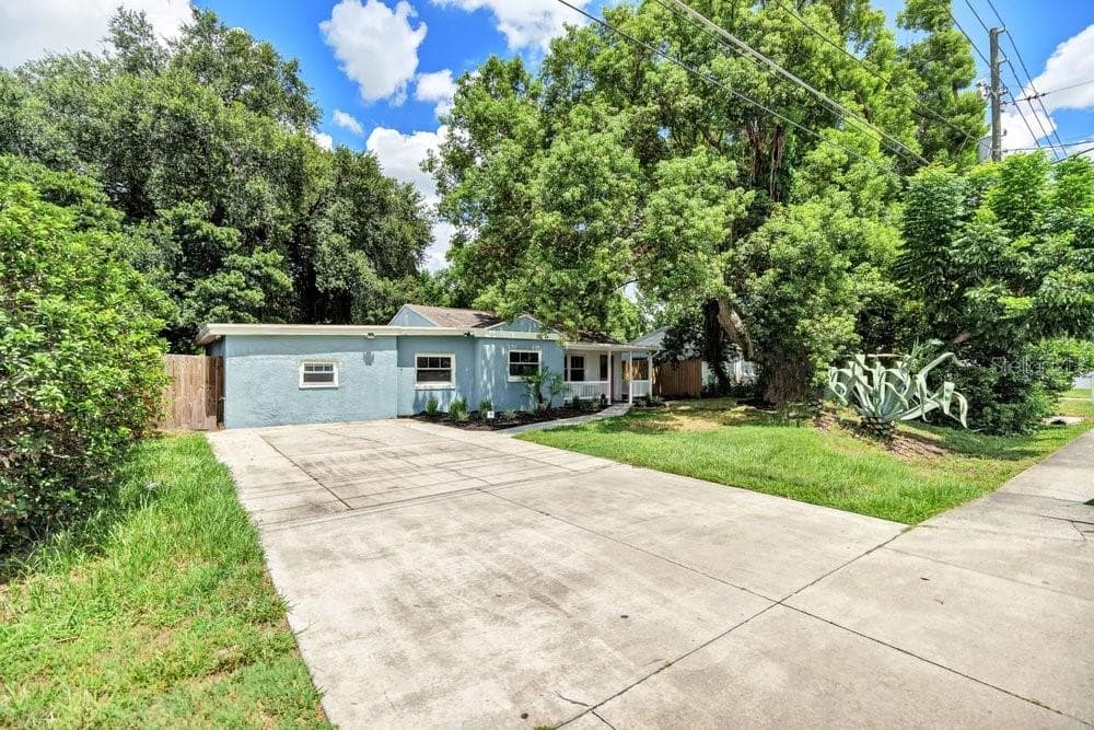Large Driveway Space - 2829 LAKE MARGARET DR, ORLANDO