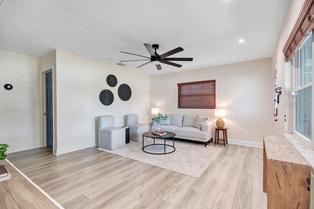 Living Room - 2829 LAKE MARGARET DR, ORLANDO