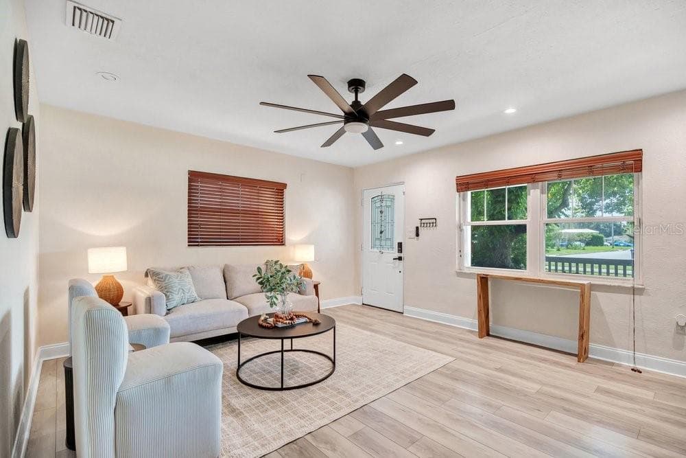 Living Room - 2829 LAKE MARGARET DR, ORLANDO