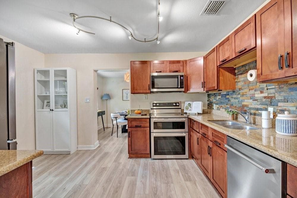 Kitchen - 2829 LAKE MARGARET DR, ORLANDO