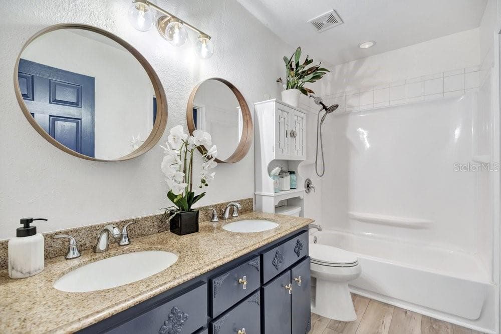 Bathroom 2 - 2829 LAKE MARGARET DR, ORLANDO