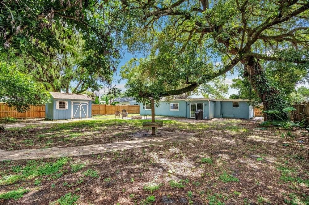 Fenced in and Pavered Backyard - 2829 LAKE MARGARET DR, ORLANDO