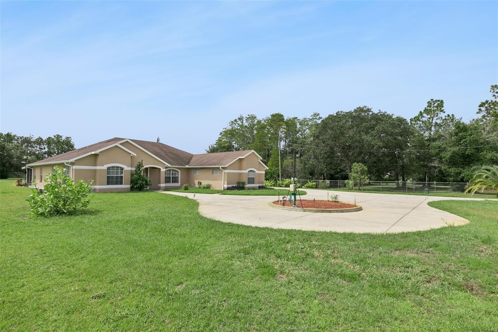 Circular driveway - 19532 SHELDON ST, ORLANDO