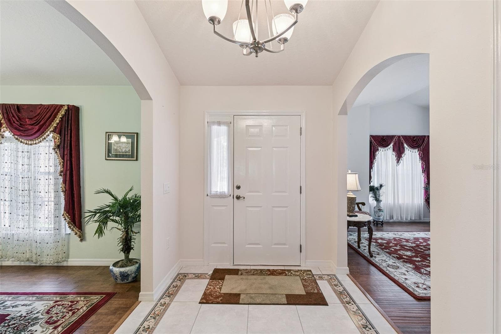The lovely foyer welcomes you into your home - 19532 SHELDON ST, ORLANDO