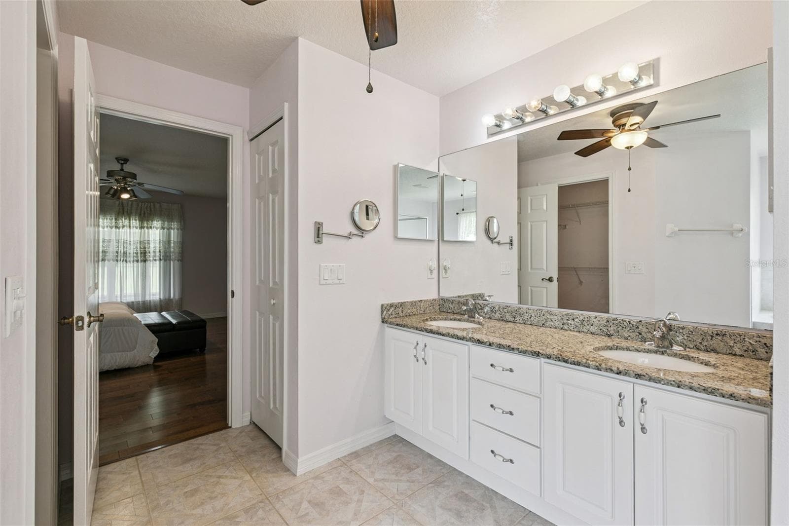 Primary bathroom with double sinks - 19532 SHELDON ST, ORLANDO