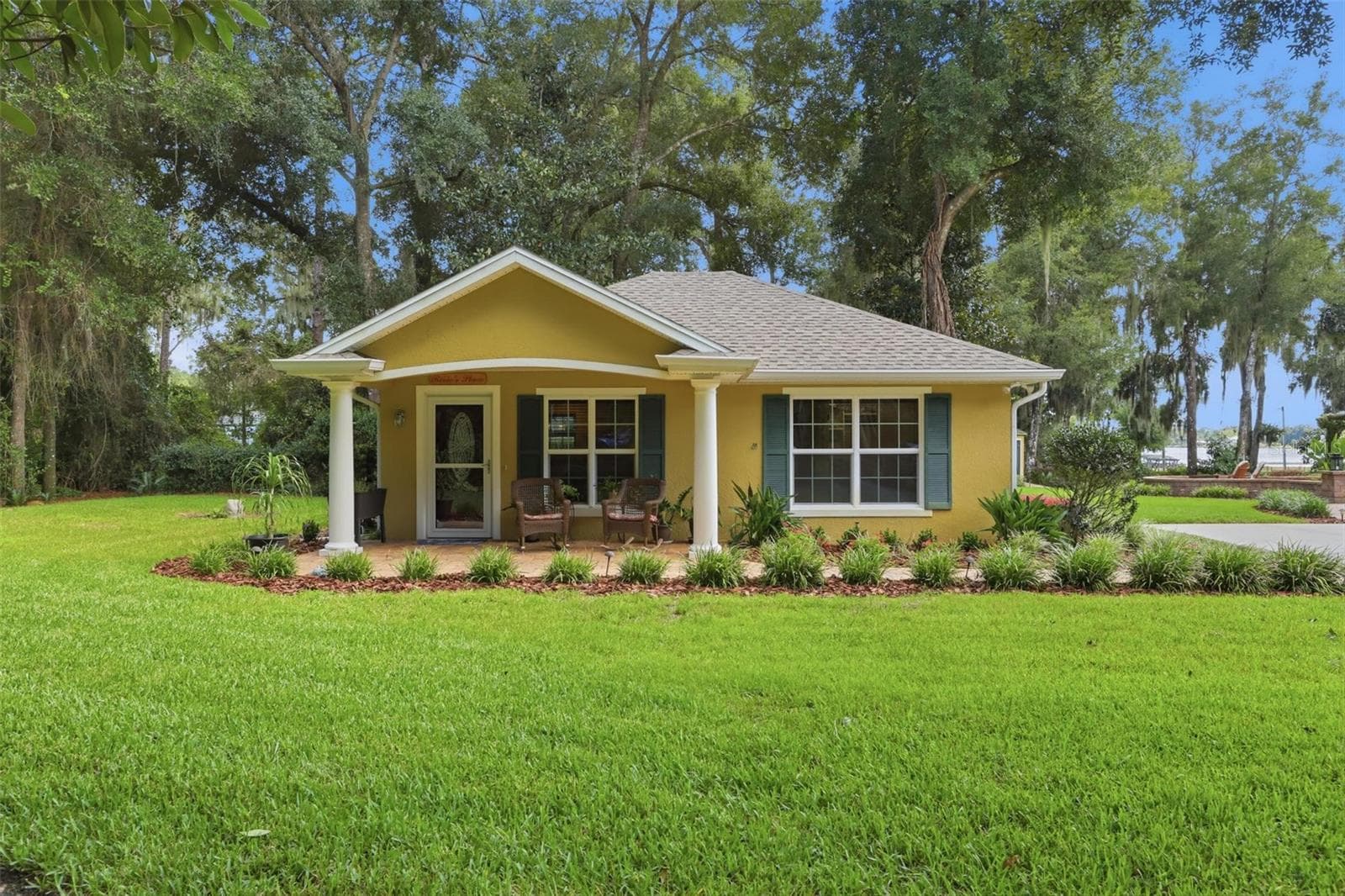 Single Family Residence at 2600 WINNEMISSETT OAKS DR, DELAND, photo 2 of 92