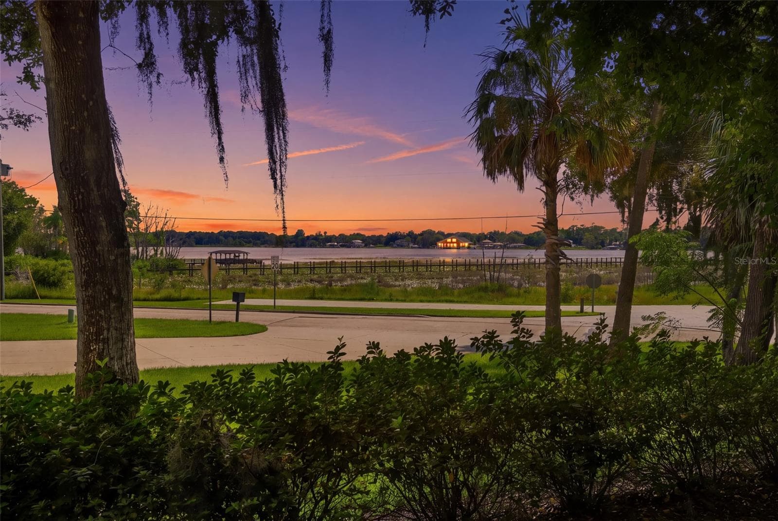 Single Family Residence at 2600 WINNEMISSETT OAKS DR, DELAND, photo 4 of 92