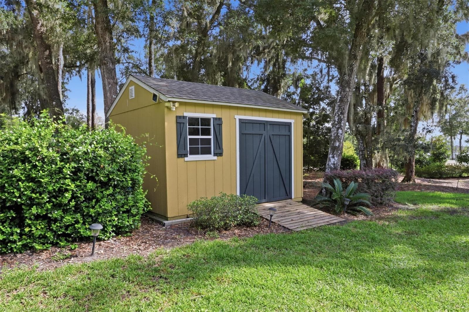 Single Family Residence at 2600 WINNEMISSETT OAKS DR, DELAND, photo 77 of 92