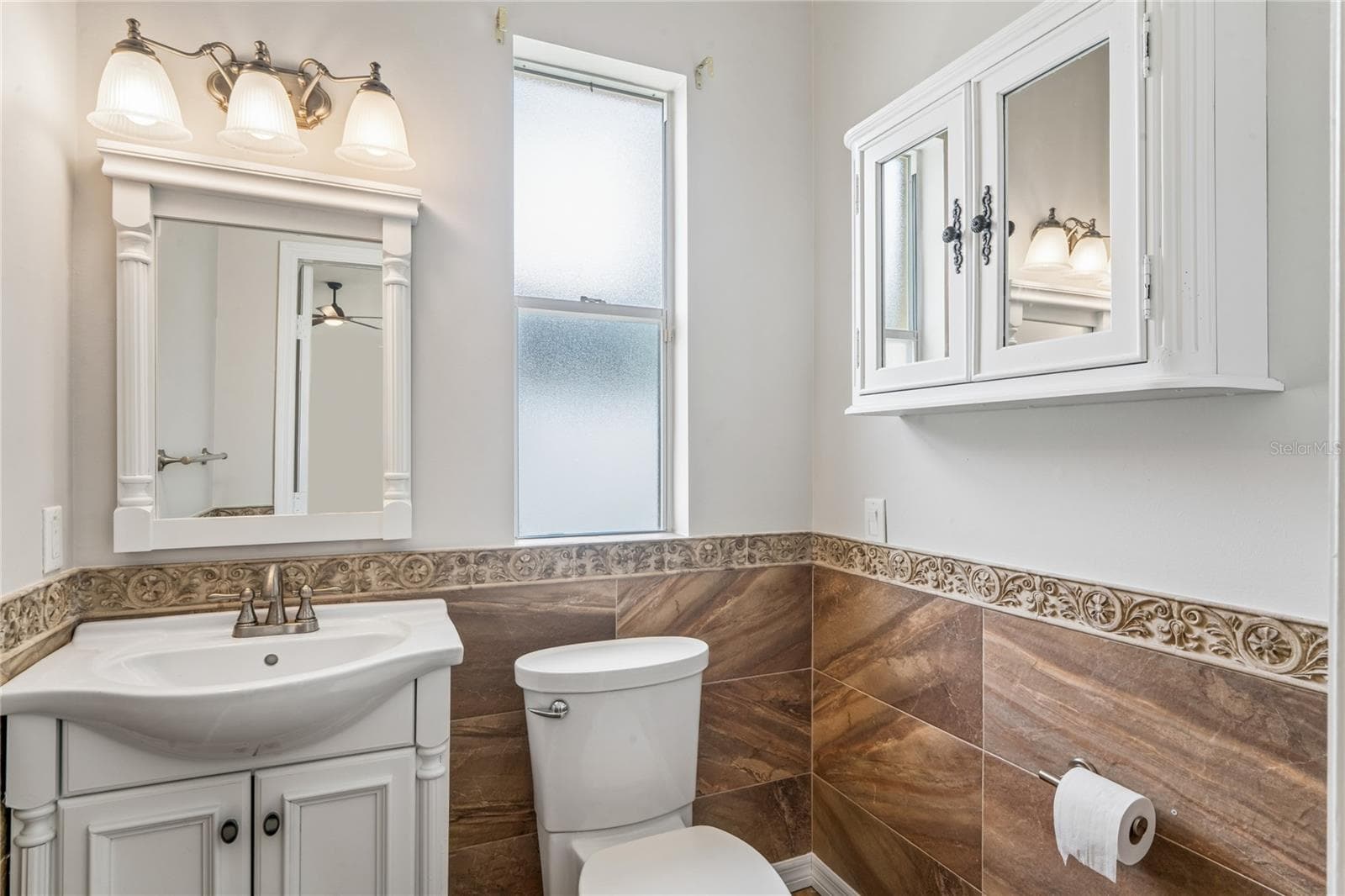 Half bathroom - 23218 CYPRESS TRAIL DR, LUTZ