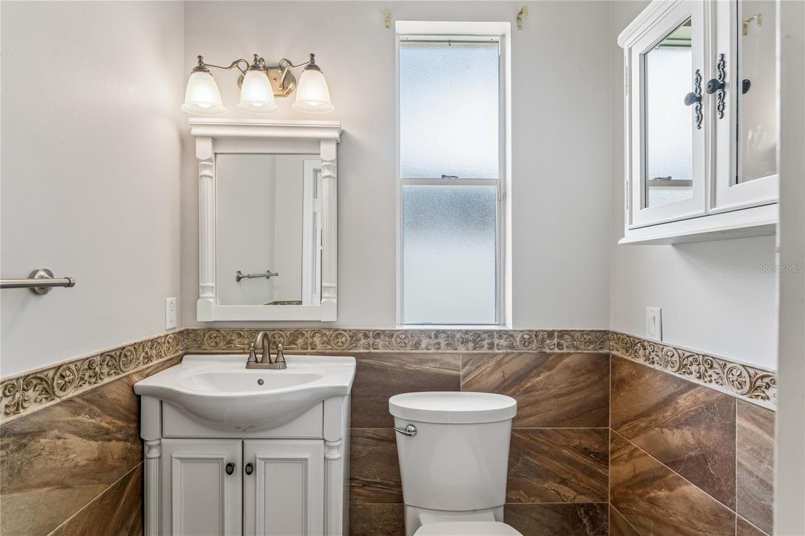 Half bathroom - 23218 CYPRESS TRAIL DR, LUTZ