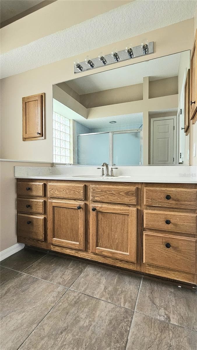En-Suite Vanity - 730 SAN MARINO DR, THE VILLAGES