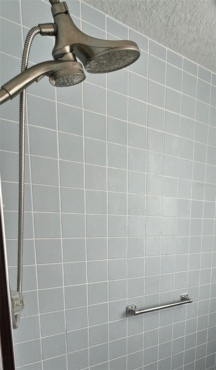 Tiled Primary Shower - 730 SAN MARINO DR, THE VILLAGES