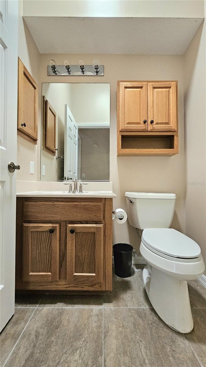 Guest Bath/Main Housein Hall by Den/Office - 730 SAN MARINO DR, THE VILLAGES
