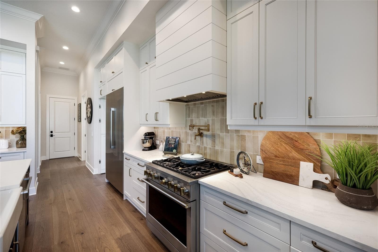 Single Family Residence at 17129 WATERWORKS TER, VENICE, photo 21 of 92
