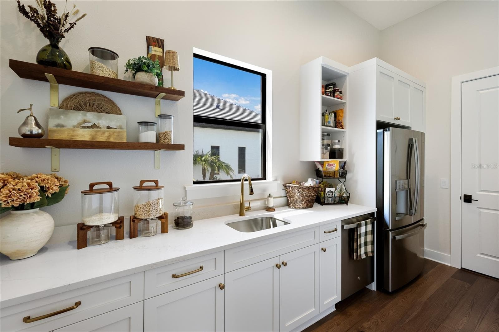 Prep kitchen behind main kitchen - 17129 WATERWORKS TER, VENICE