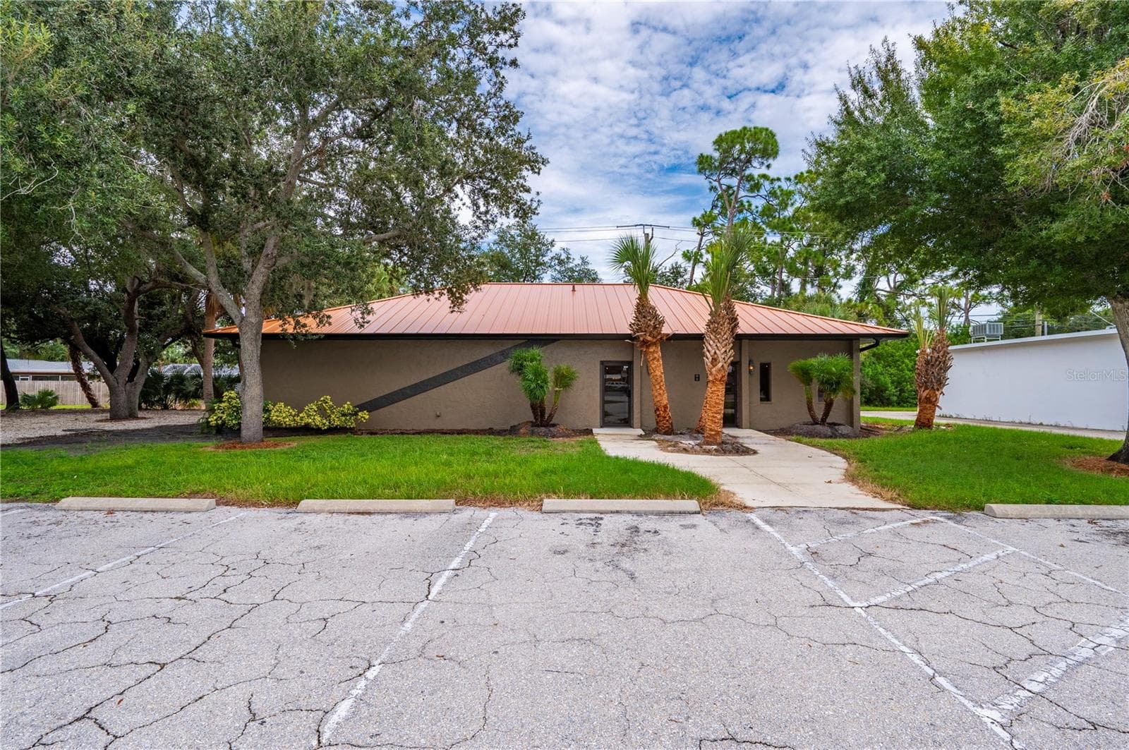 2716 TAMIAMI TRL