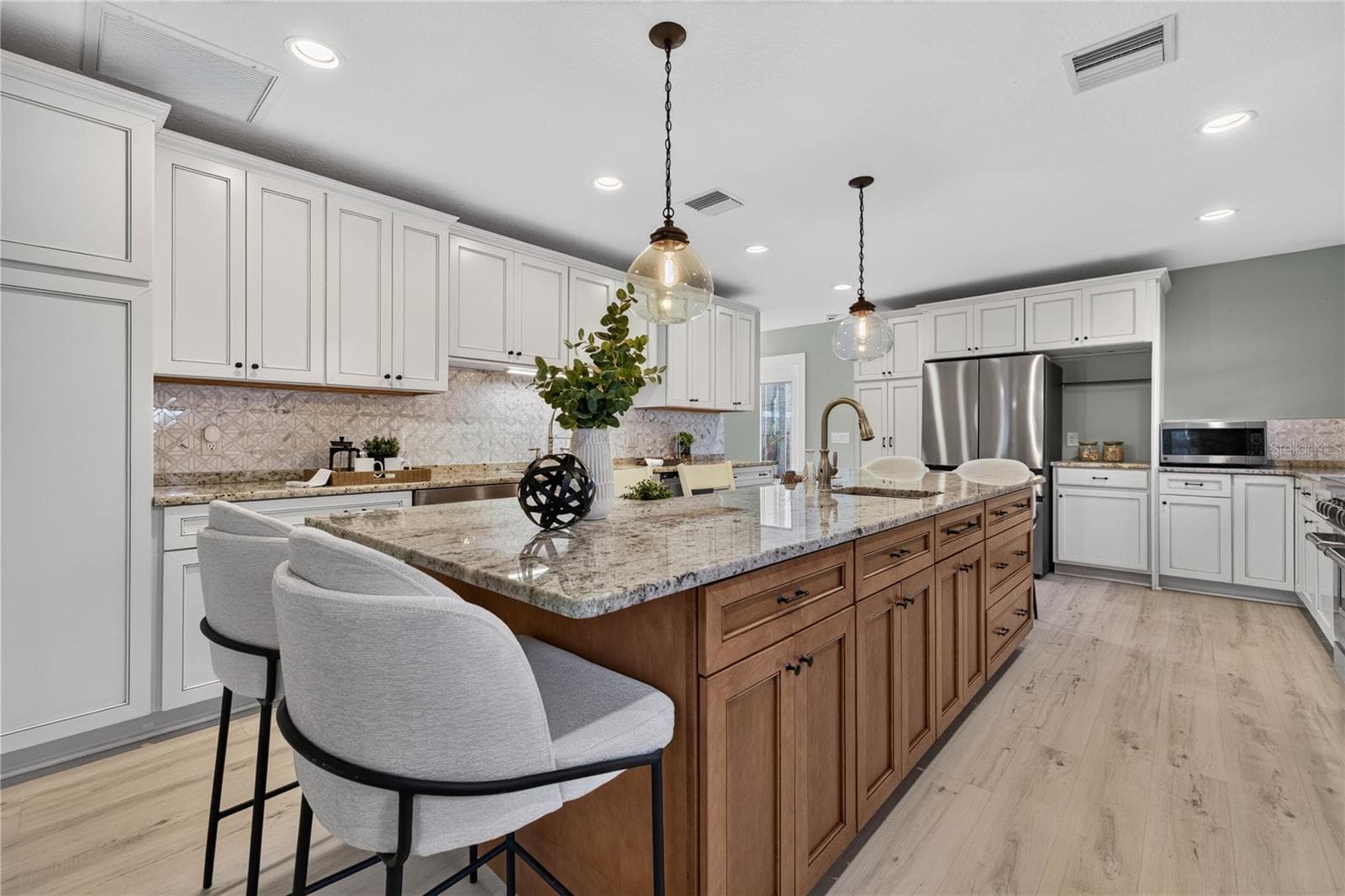 Kitchen - 2545 2ND AVE N, ST PETERSBURG