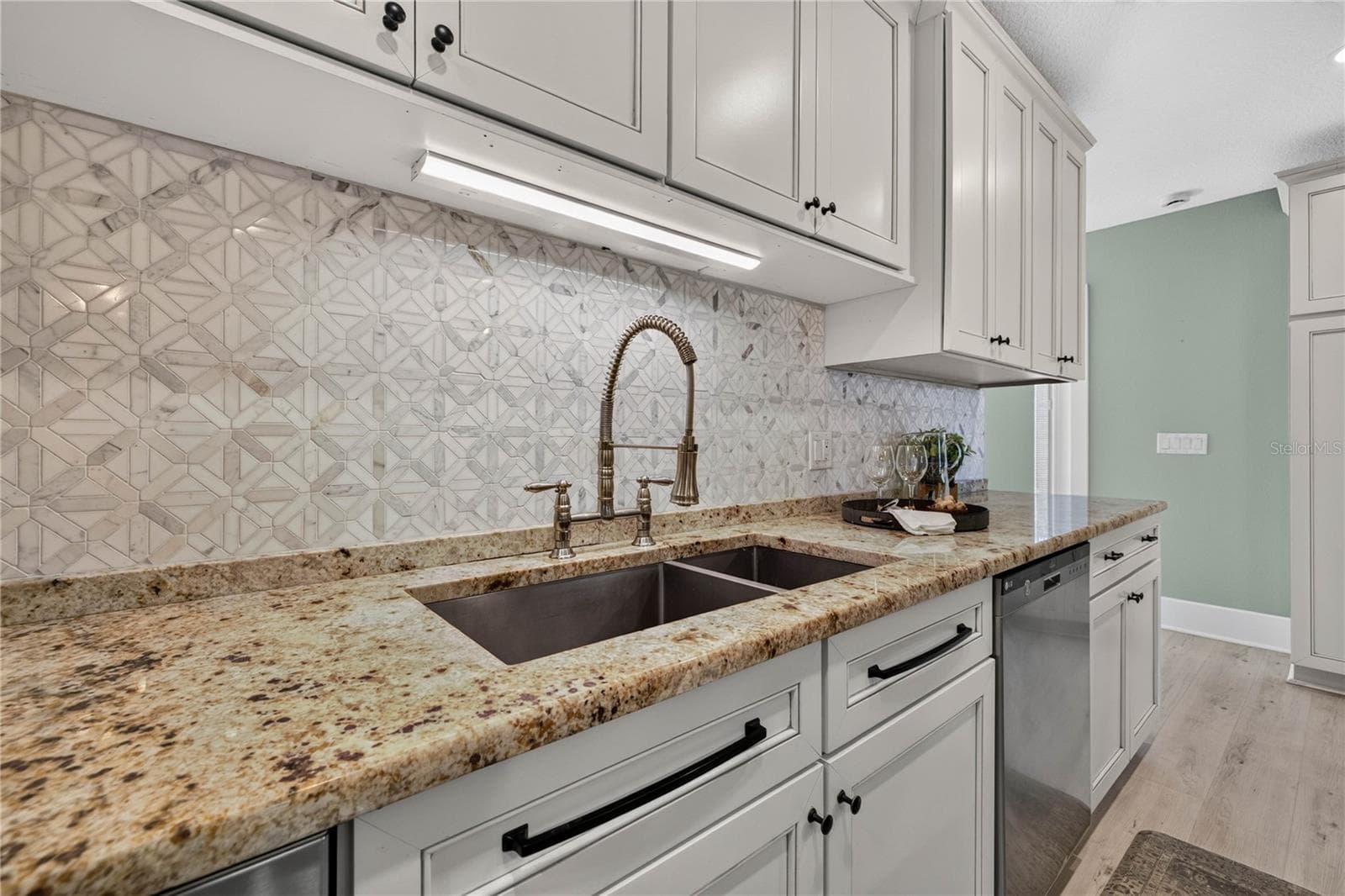 Kitchen - 2545 2ND AVE N, ST PETERSBURG