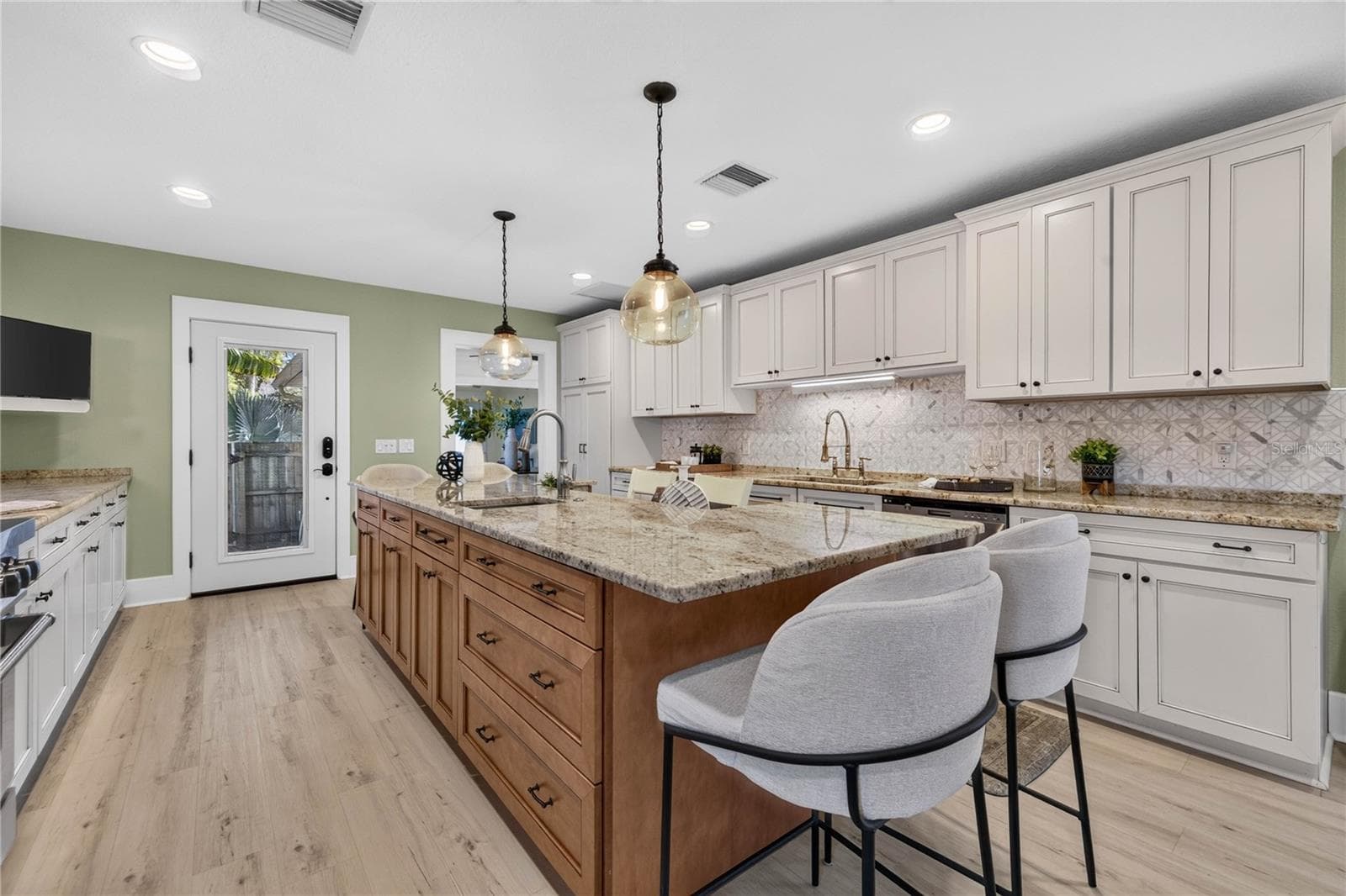 Kitchen - 2545 2ND AVE N, ST PETERSBURG
