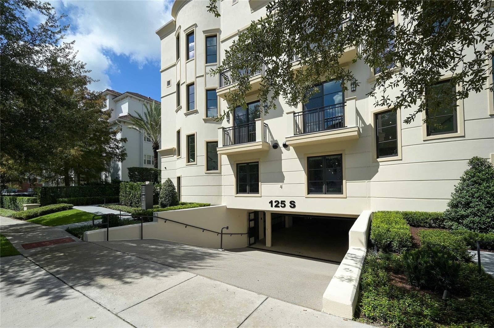 Townhouse at 125 S INTERLACHEN AVE #1, WINTER PARK, photo 4 of 79
