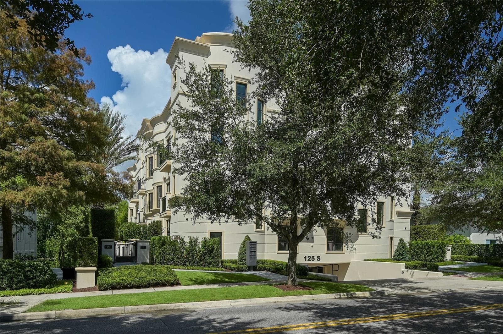 Townhouse at 125 S INTERLACHEN AVE #1, WINTER PARK, photo 6 of 79