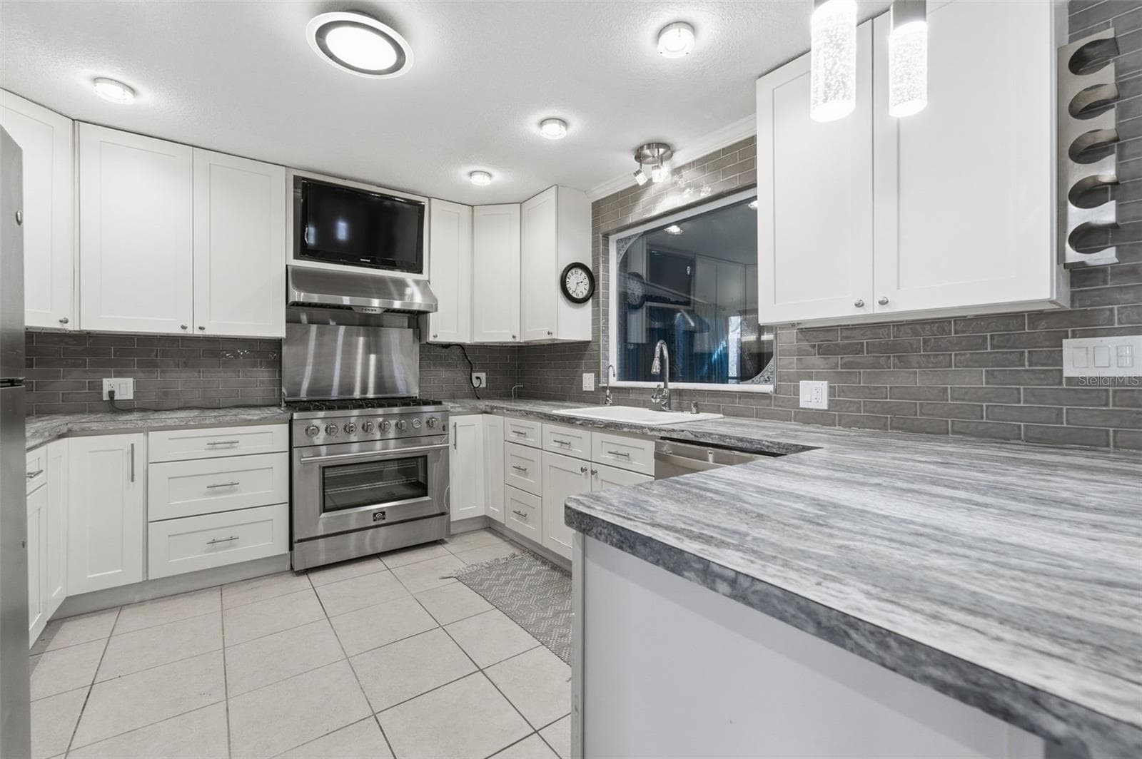 Single Family Residence at 6424 BOATYARD DR, HUDSON, photo 13 of 47