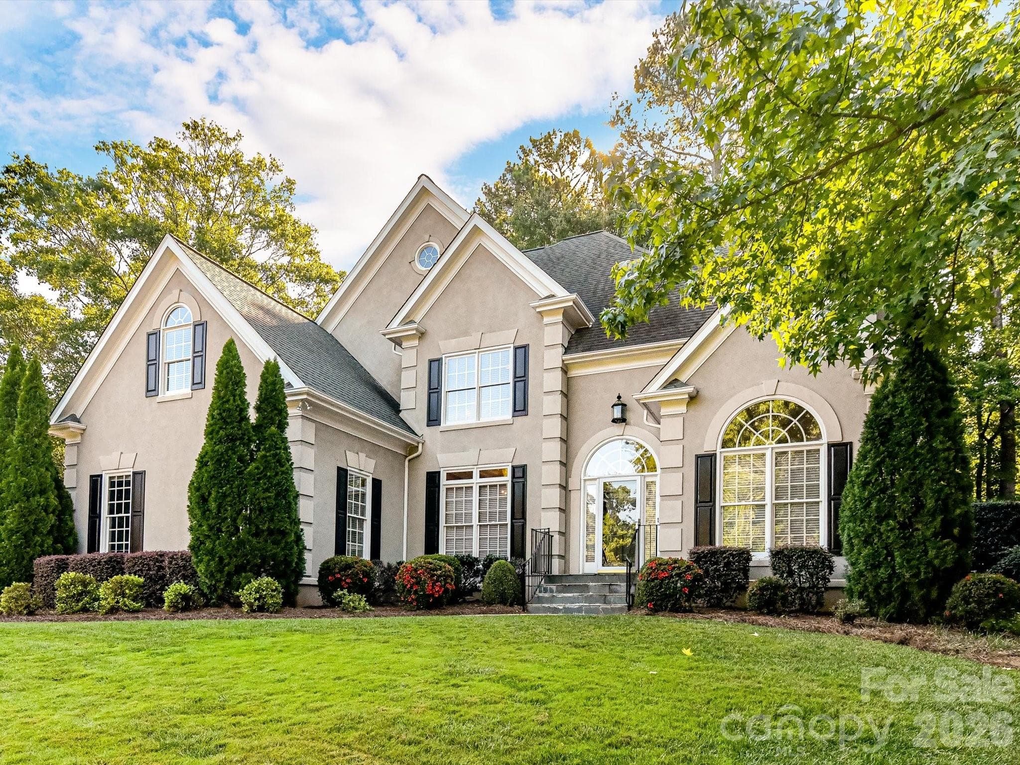 Single Family Residence at 10835 Alexander Mill Drive, Charlotte, photo 2 of 44
