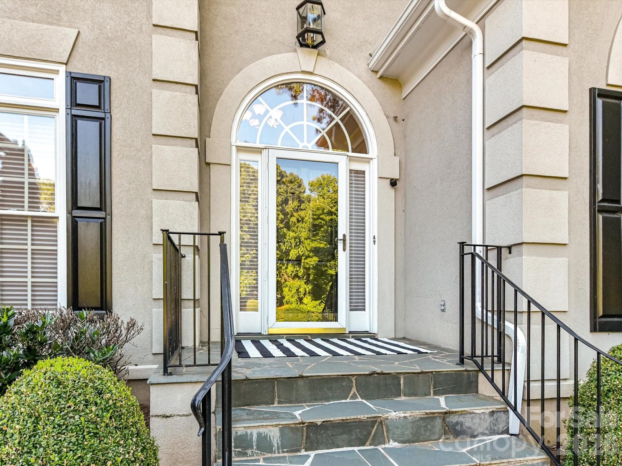 Single Family Residence at 10835 Alexander Mill Drive, Charlotte, photo 3 of 44