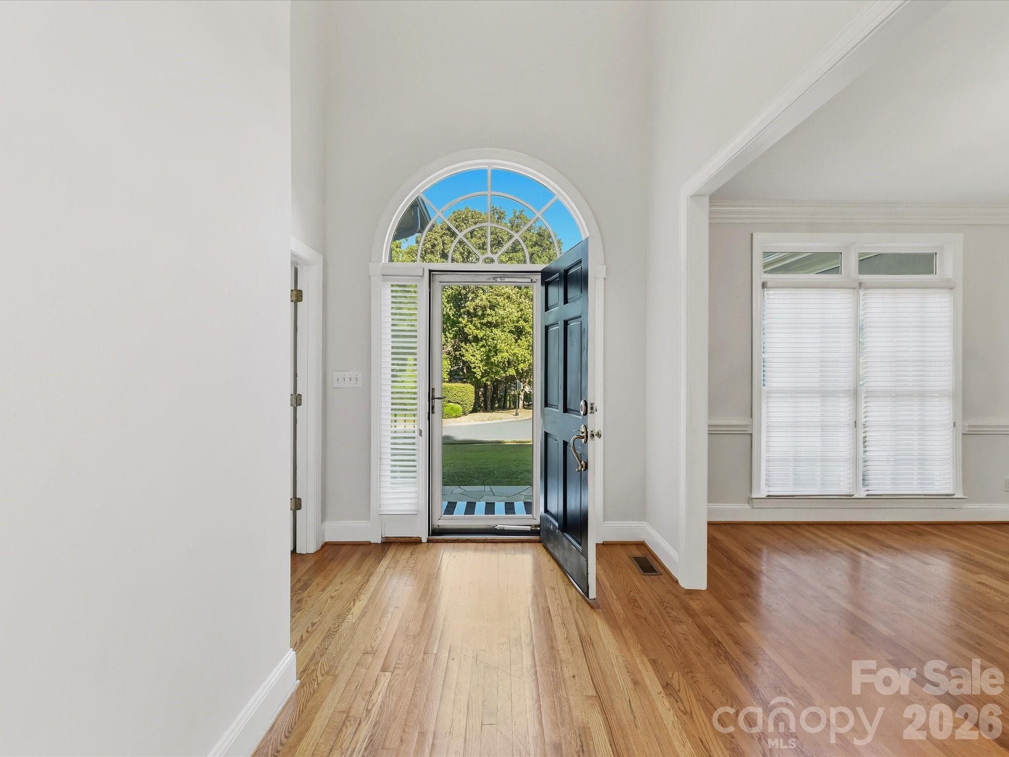 Single Family Residence at 10835 Alexander Mill Drive, Charlotte, photo 5 of 44