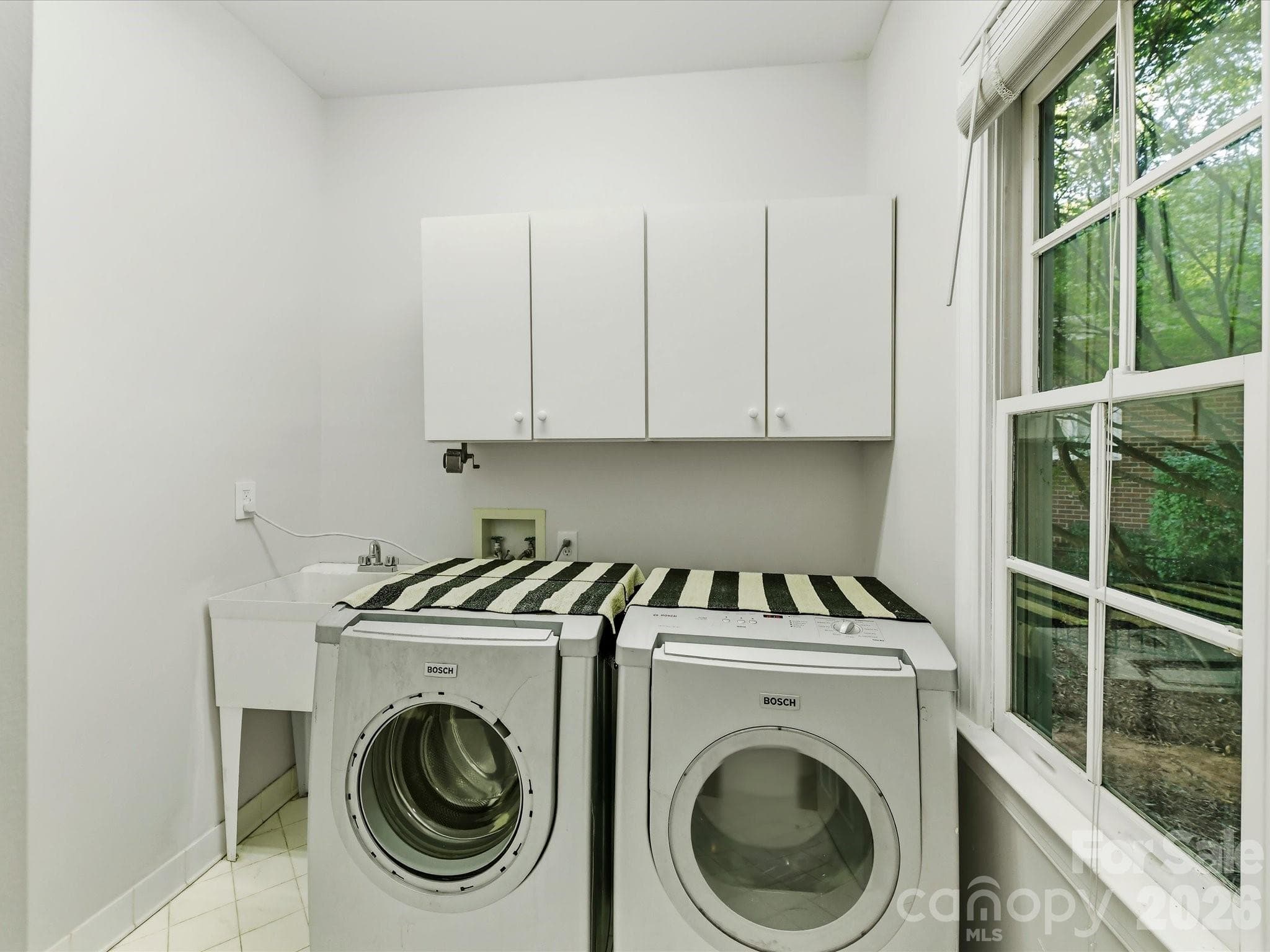 Single Family Residence at 10835 Alexander Mill Drive, Charlotte, photo 39 of 44