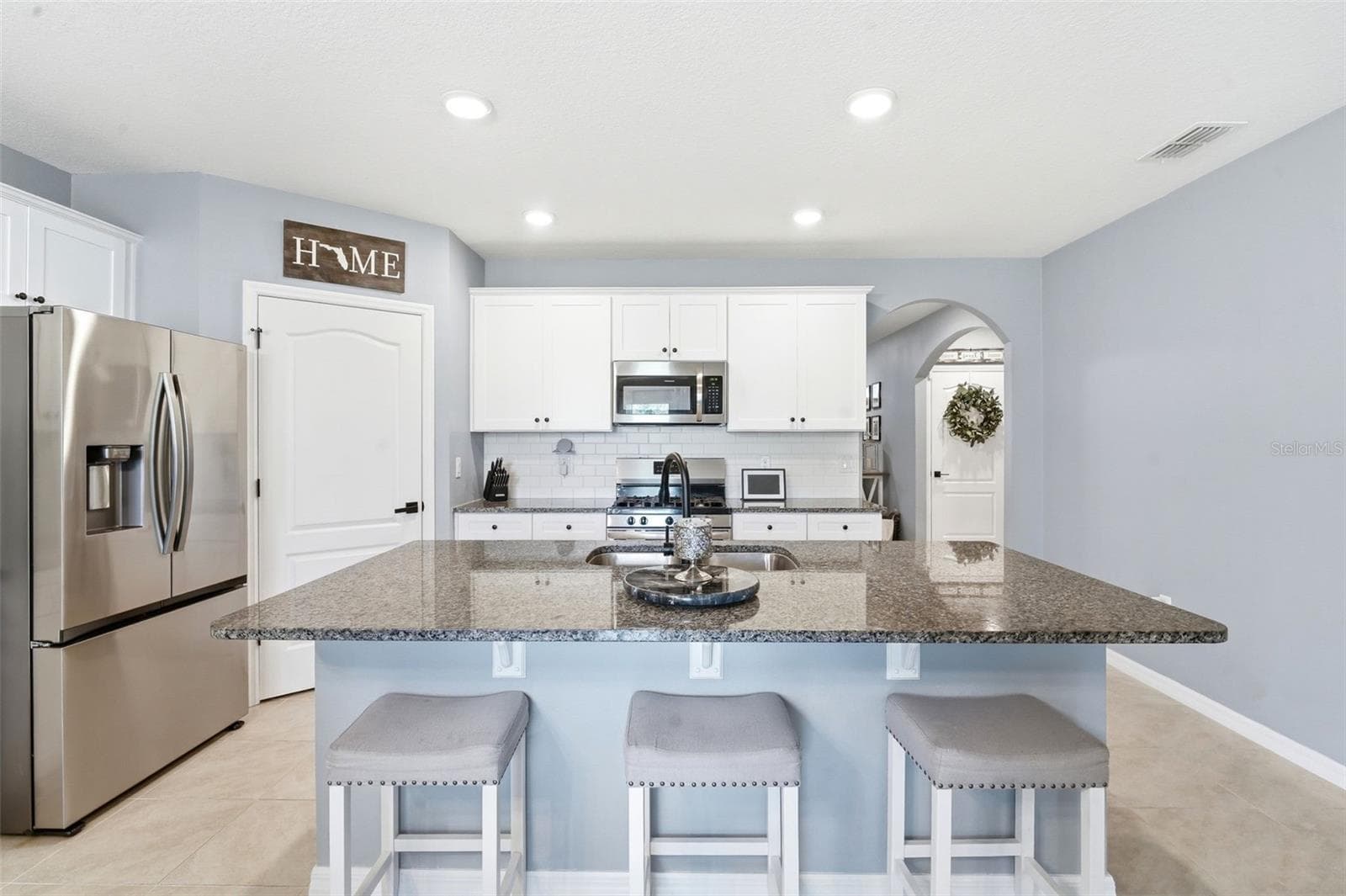 REFRIGERATOR HAS BEEN REPLACED SINCE PHOTO - 135 POINT PLEASANT RD, DELAND