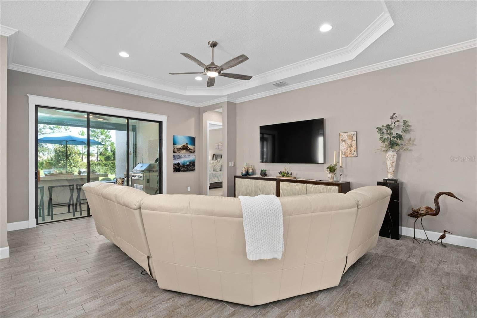 Great room with a view of the screened lanai and the rear yard. - 1279 ZEEK RIDGE ST, CLERMONT
