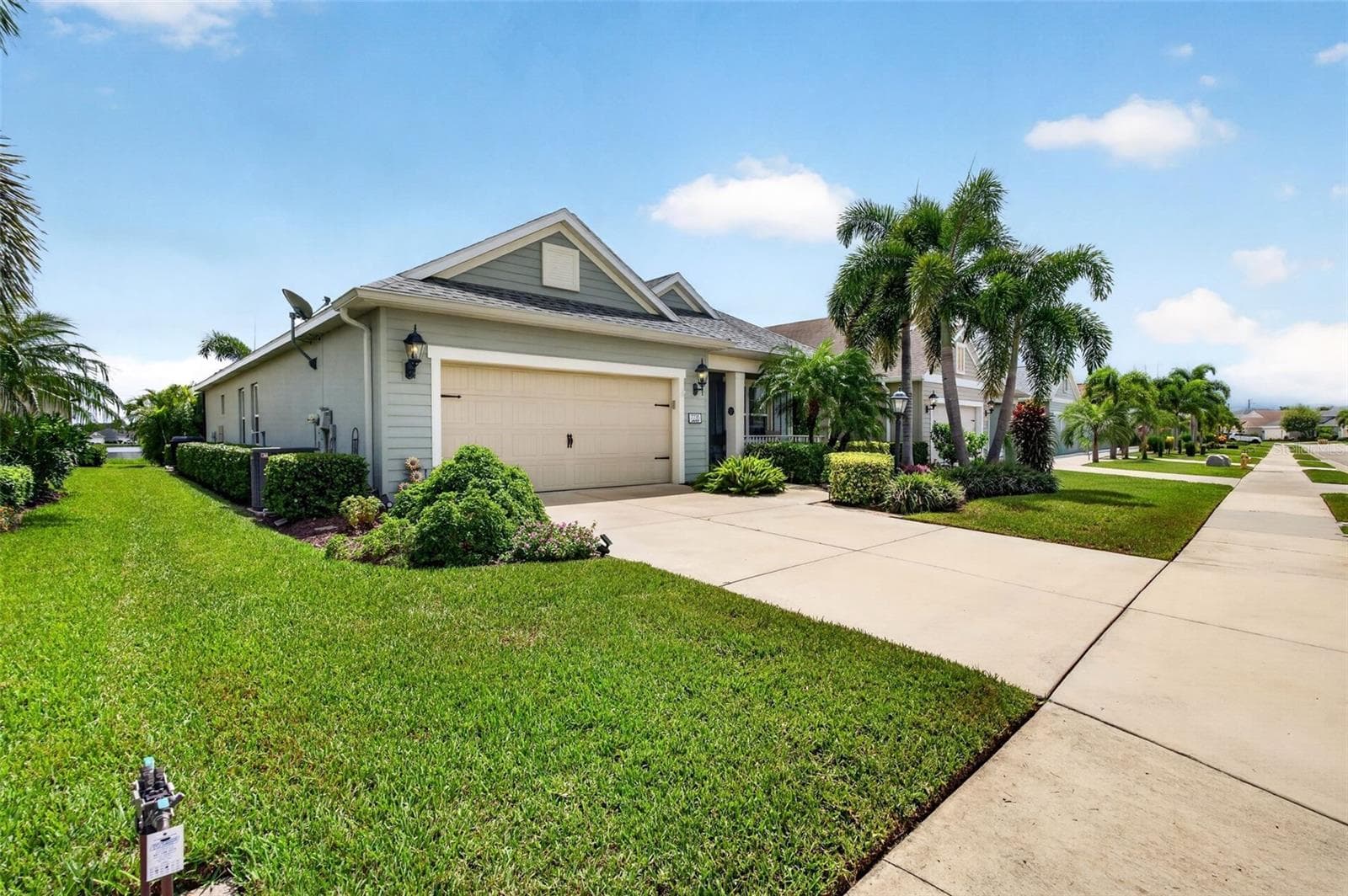 Single Family Residence at 7735 RIDGELAKE CIR, BRADENTON, photo 3 of 55