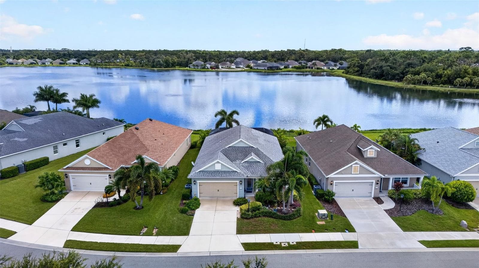Single Family Residence at 7735 RIDGELAKE CIR, BRADENTON, photo 4 of 55