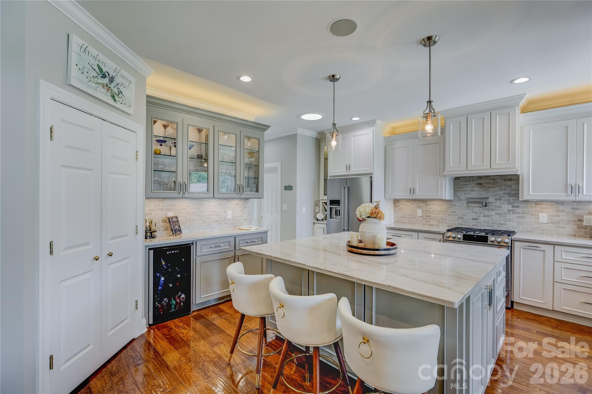Single Family Residence at 946 Lake Club Drive, Rock Hill, photo 10 of 48
