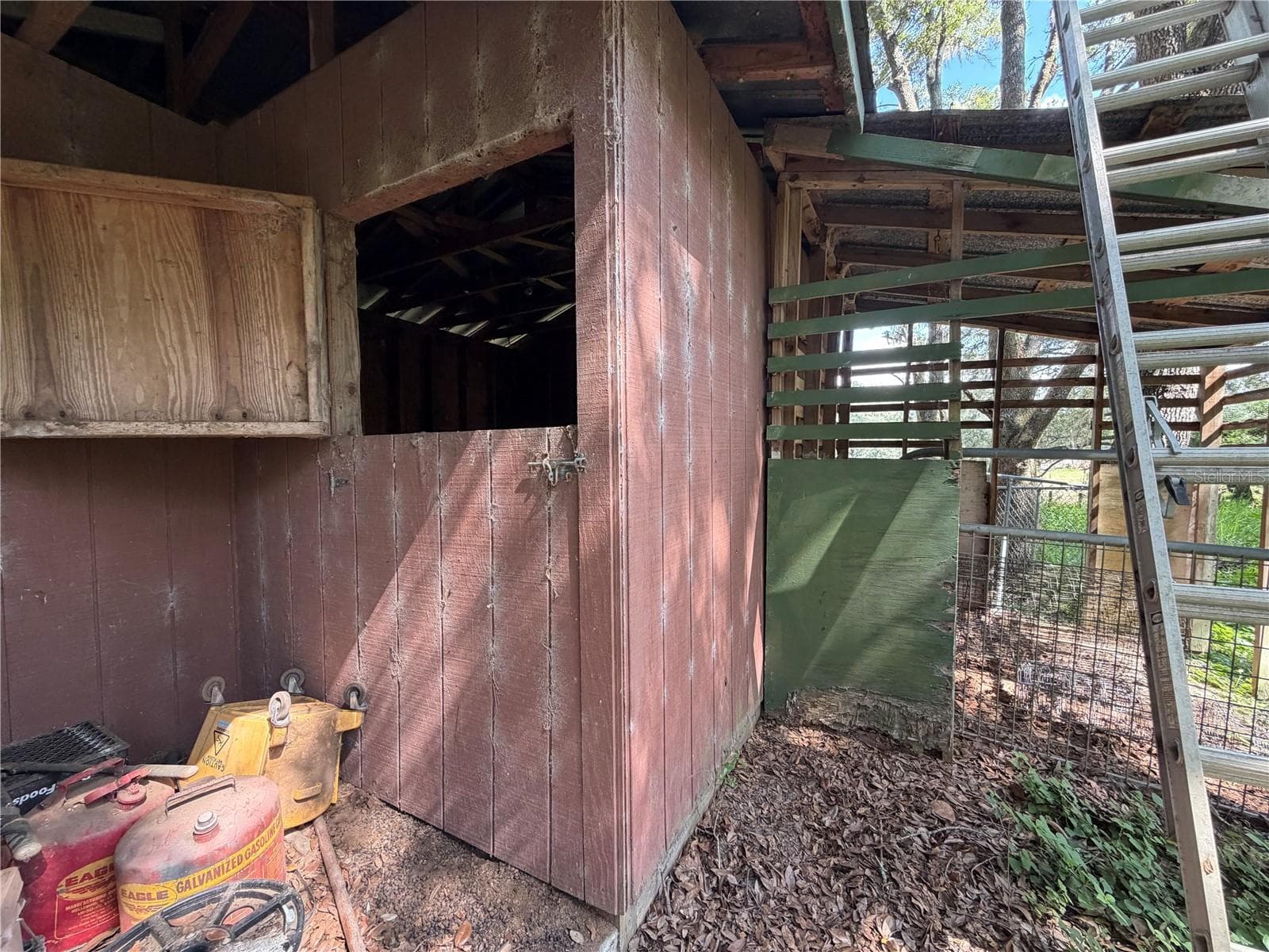 Barn / chicken coop - 11324 EM EN EL GROVE RD, LEESBURG