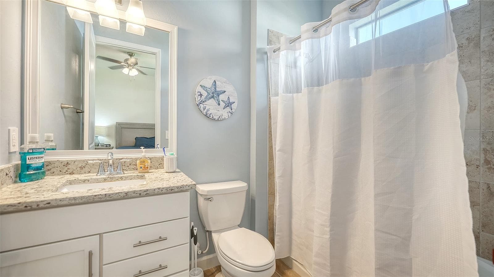 Guest Bath - 4915 SPARKLING SEA LN, BRADENTON